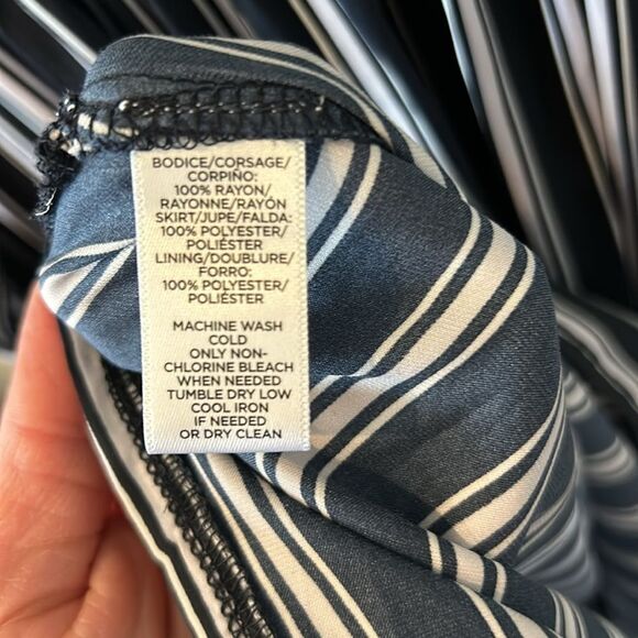 Ann Taylor Loft Women's Black and White Sleeveless Deep V-Neck Blouson Dress LT - Picture 2 of 8